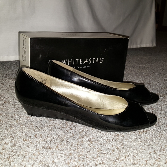 White Stag peep toe wedges - Picture 2 of 7